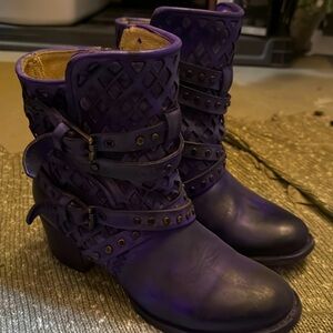 Freebird boots size 10 really good condition colored purple very comfortable